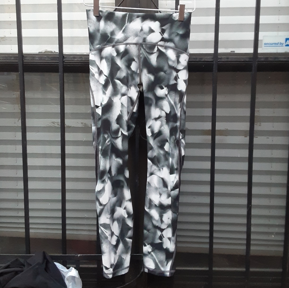 SOLD lululemon pattern leggings with mesh